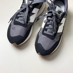 New Balance  Women's Gray and Black Sneakers with Cushioned Comfort Sz 8 NWT